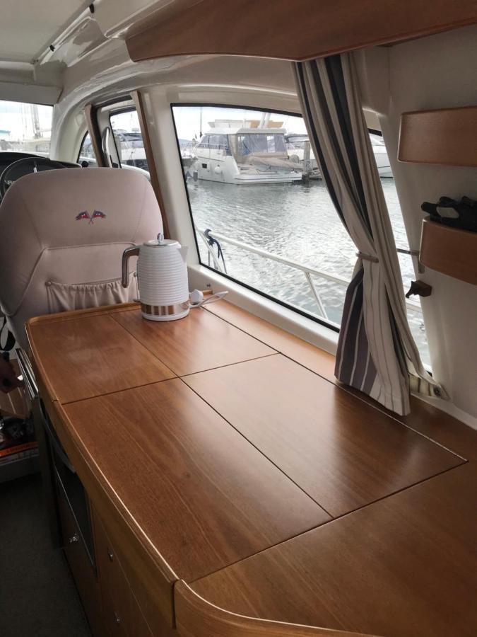 Adelphi B A Delightful 6 Berth Boat Hotel Lymington Exterior foto