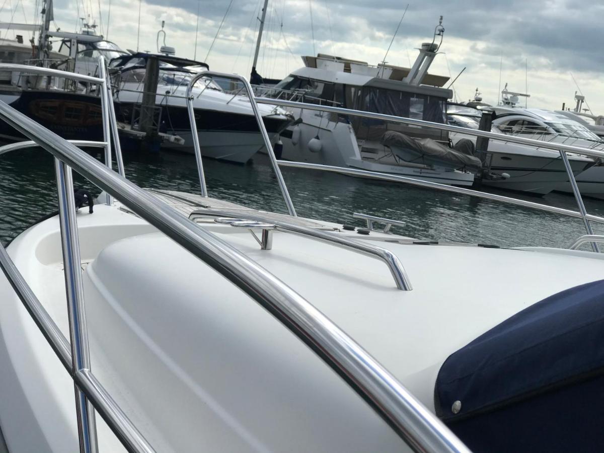 Adelphi B A Delightful 6 Berth Boat Hotel Lymington Exterior foto